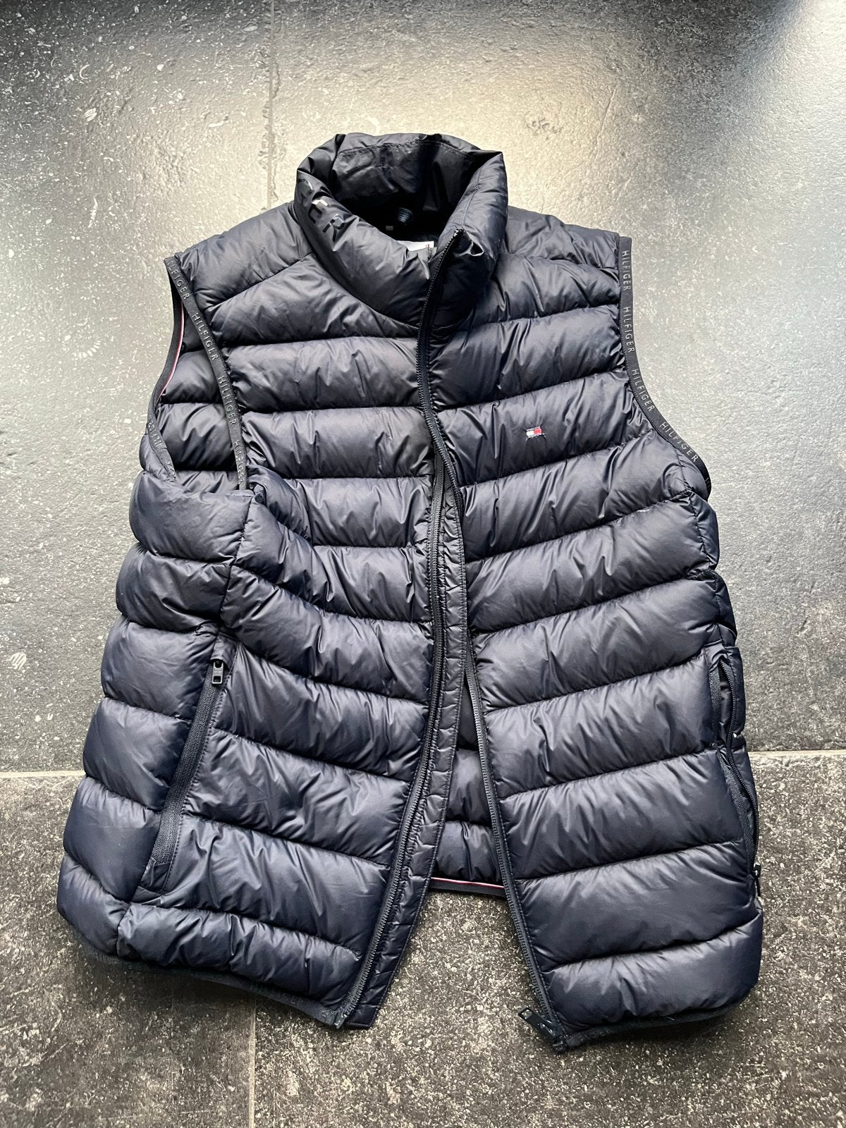 Tommy Hilfiger jongens bodywarmer blauw - Zo goed als nieuw, Ophalen of Verzenden, Zo goed als nieuw, Jongen