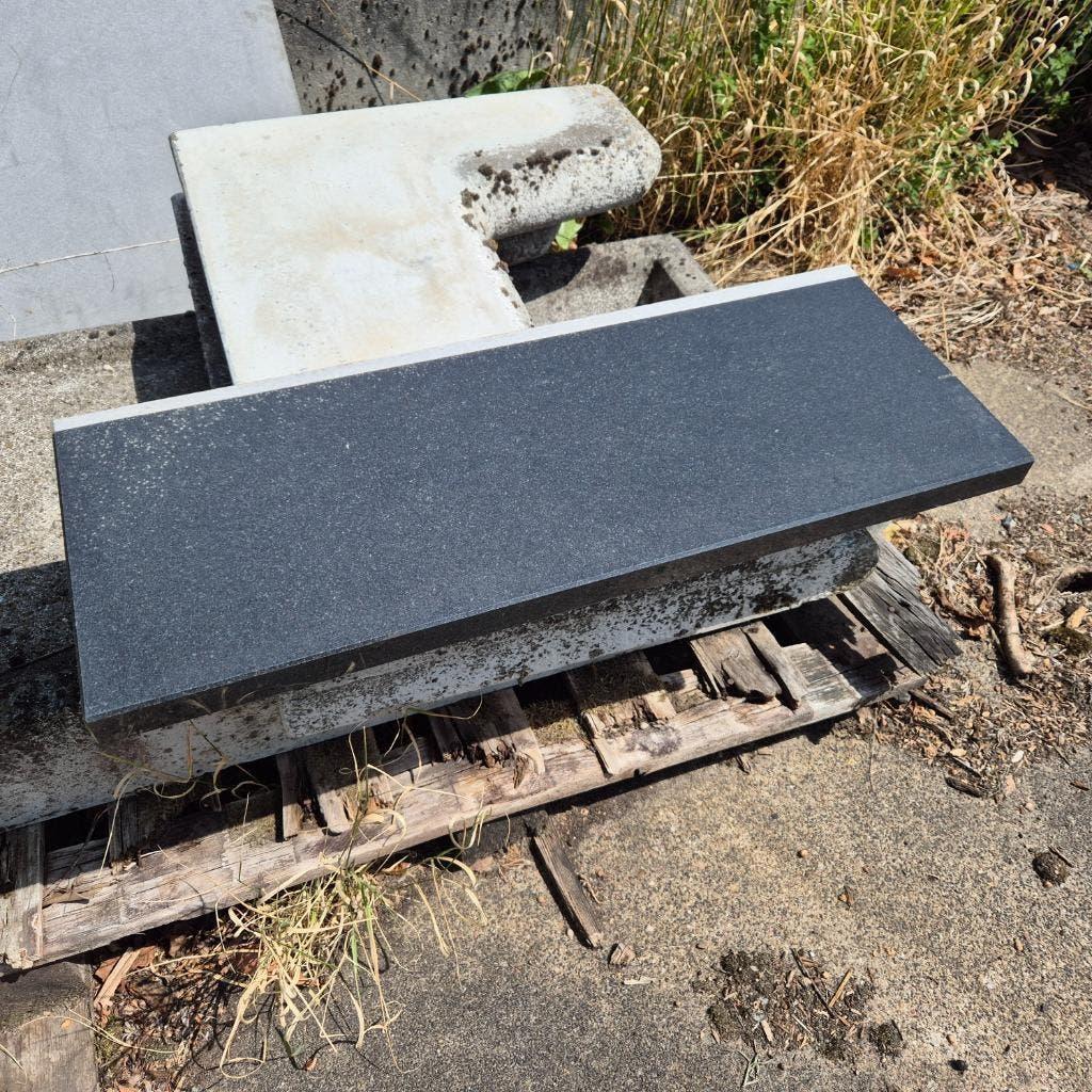 zeer nette marmeren hardstenen  vensterbank 70x28 cm  30 mm