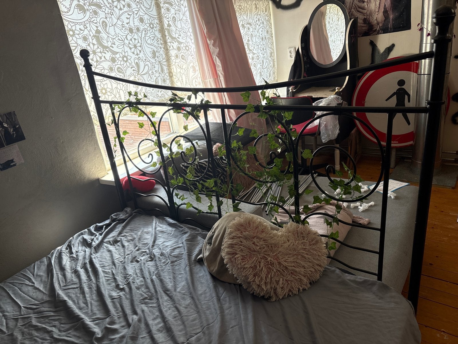 Zwart metalen tweepersoonsbed met sierlijke details, Ophalen, Gebruikt, Zwart, Tweepersoons