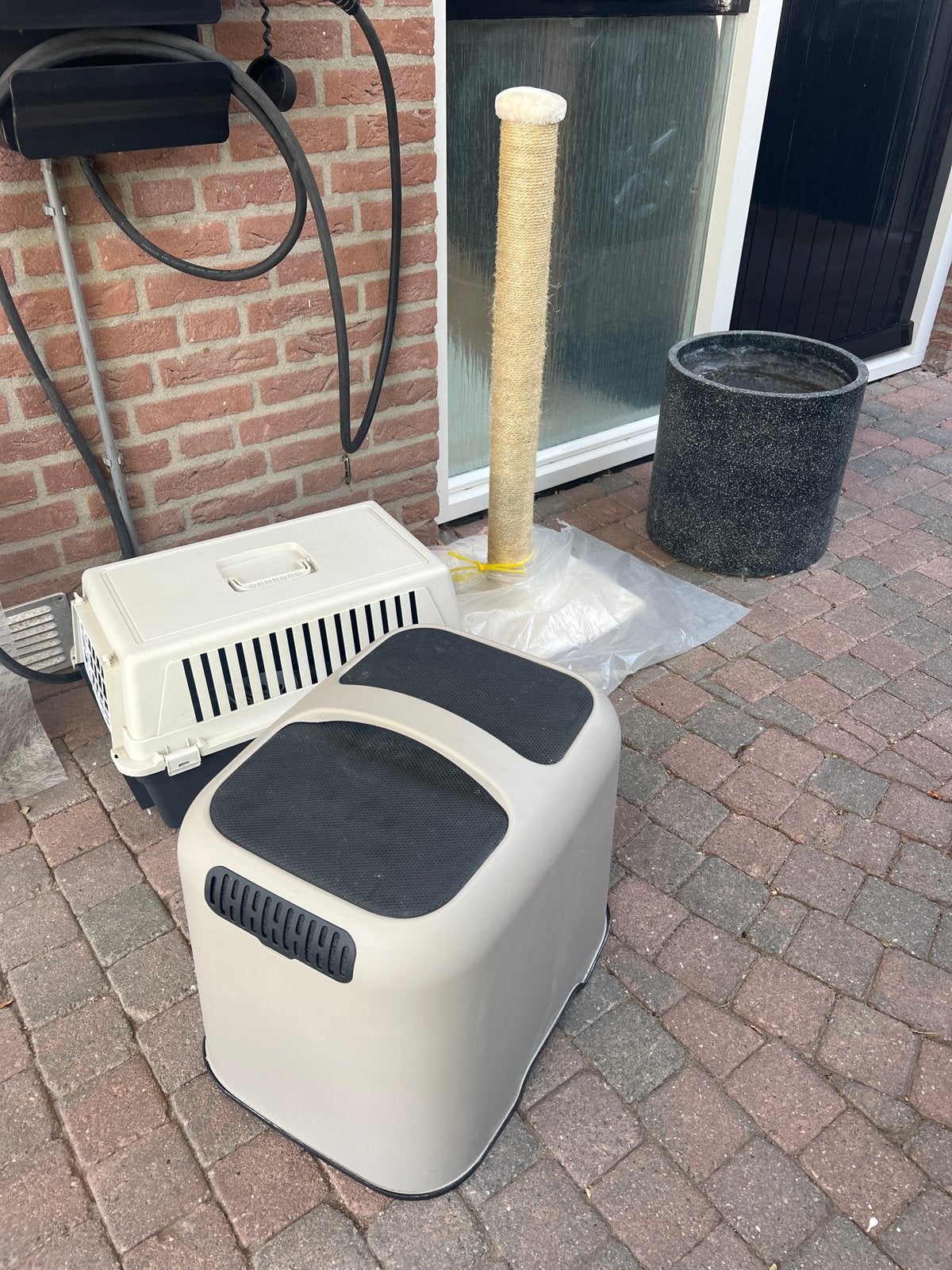 Gratis ophalen Krabpaal. Kattenbak en vervoerkoffertje, Ophalen, Krabpaal