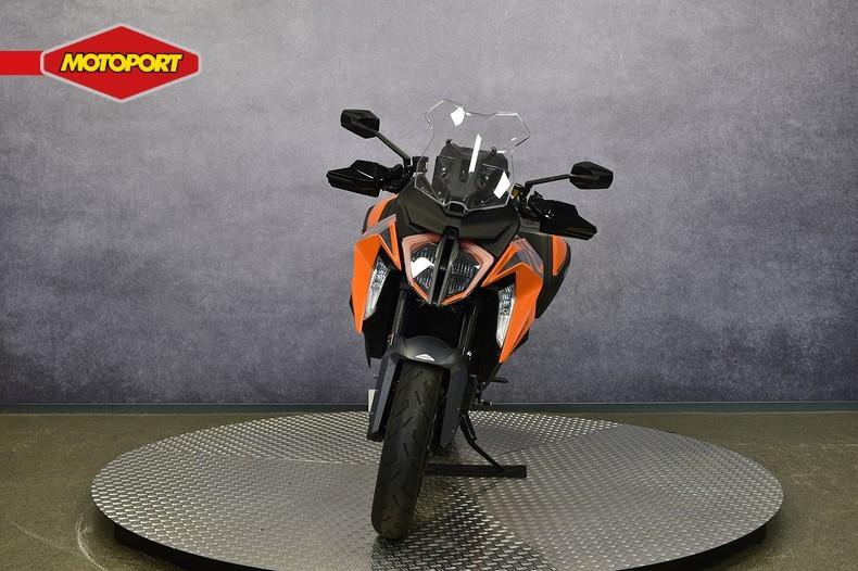 KTM 1290 SUPER DUKE GT R (bj 2023), KTM Sportmotorcycle GMBH, Bedrijf, Toermotor, Stallhofnerstrasse 3
5230  Mattighofen, AT