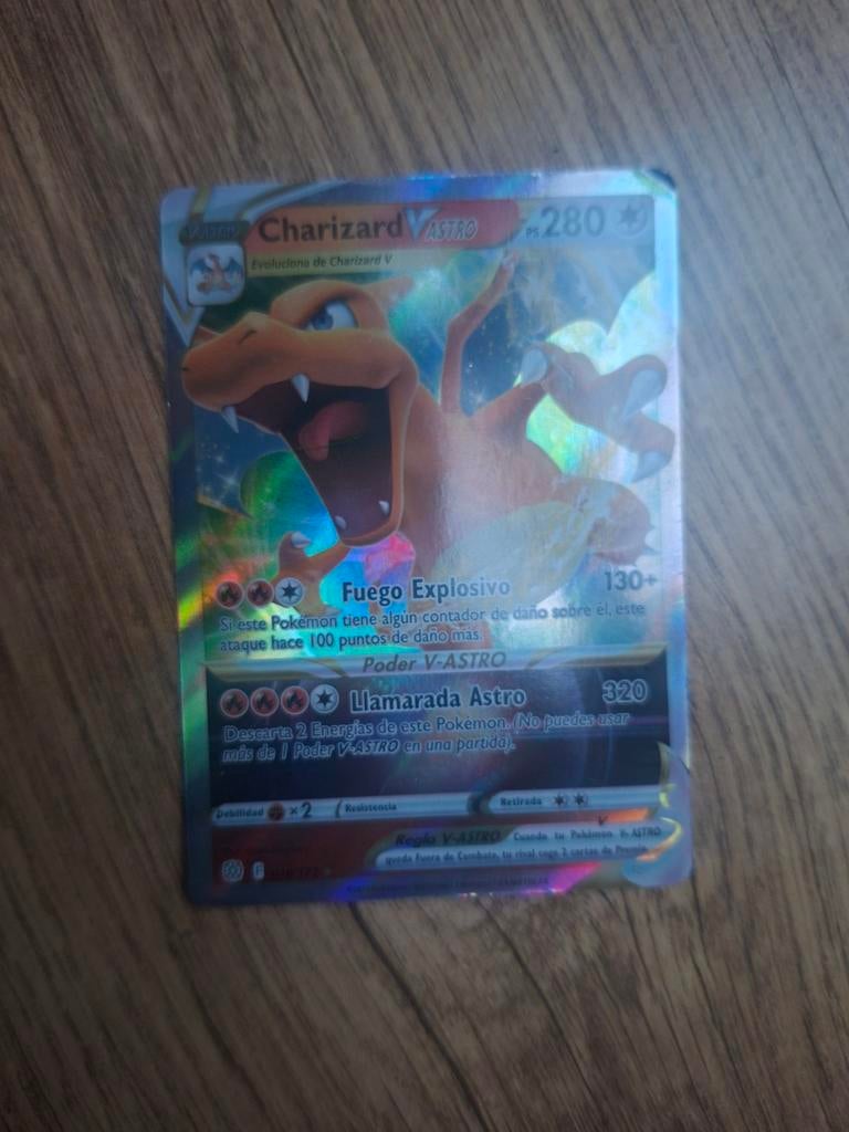 Charizard VASTRO Pokémon kaart, Hobby en Vrije tijd, Verzamelkaartspellen | Pokémon, Ophalen of Verzenden