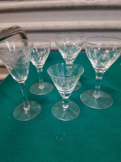 Borrelglazen op voet van bewerkt glas, 5 stuks, Ophalen of Verzenden, 'T Olde Gre-j, Info@toldegrej.nl, Endepoelstraat 20f Didam