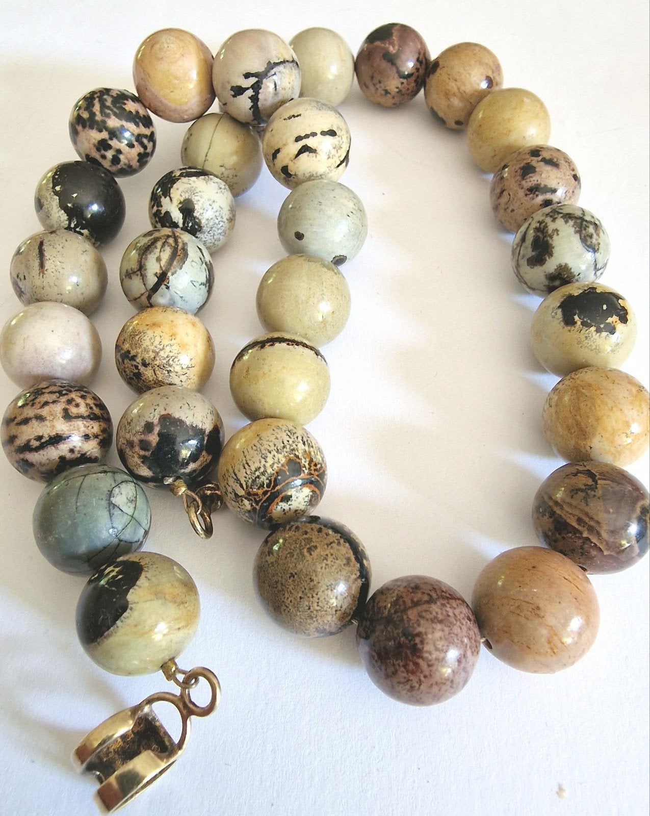 Forse jaspis ketting met vergulde sluiting., Ophalen of Verzenden
