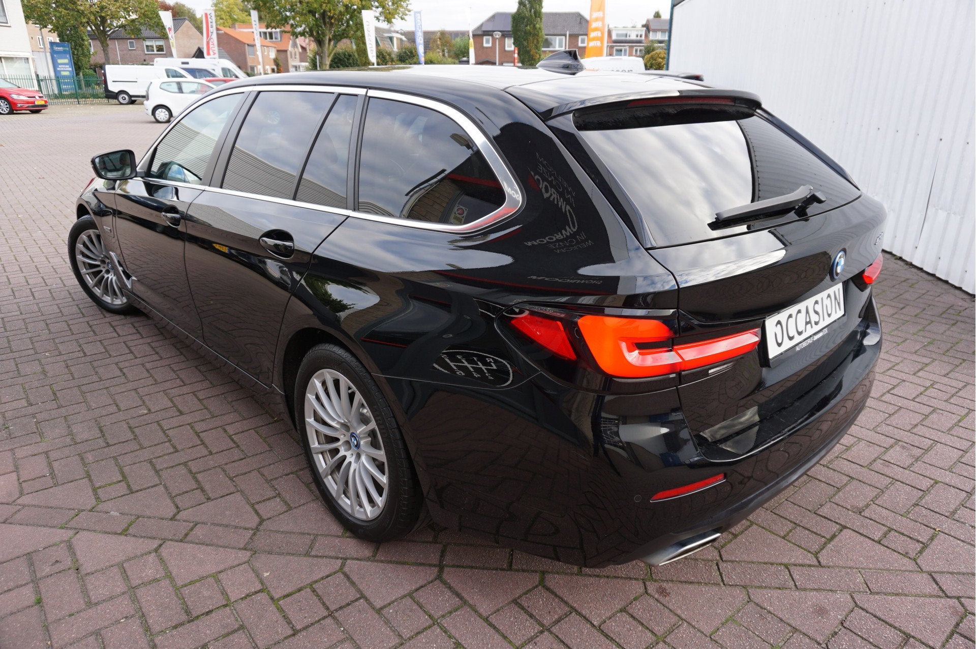 BMW 5 Serie Touring 530e Business Edition Plus Sensatec, Achterwielaandrijving, Gebruikt, 4 cilinders, Hybride Elektrisch/Benzine