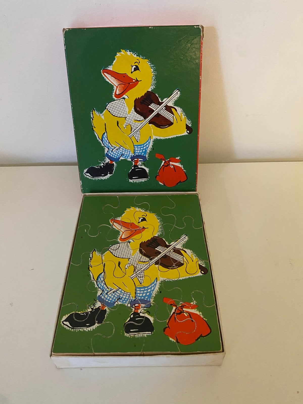 Vintage houten puzzel met eendje dat viool speelt, 2 tot 4 jaar, Gebruikt, 10 tot 50 stukjes, Ophalen of Verzenden
