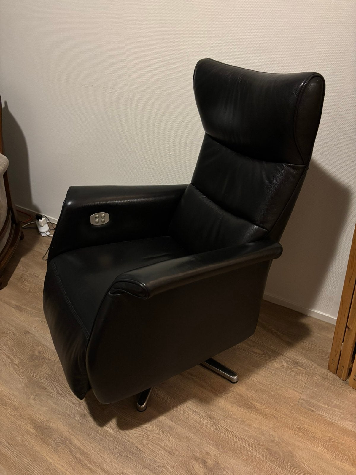 Elektrisch bedienbare relax fauteuil, Ophalen of Verzenden, Zo goed als nieuw, 75 tot 100 cm, 50 tot 75 cm