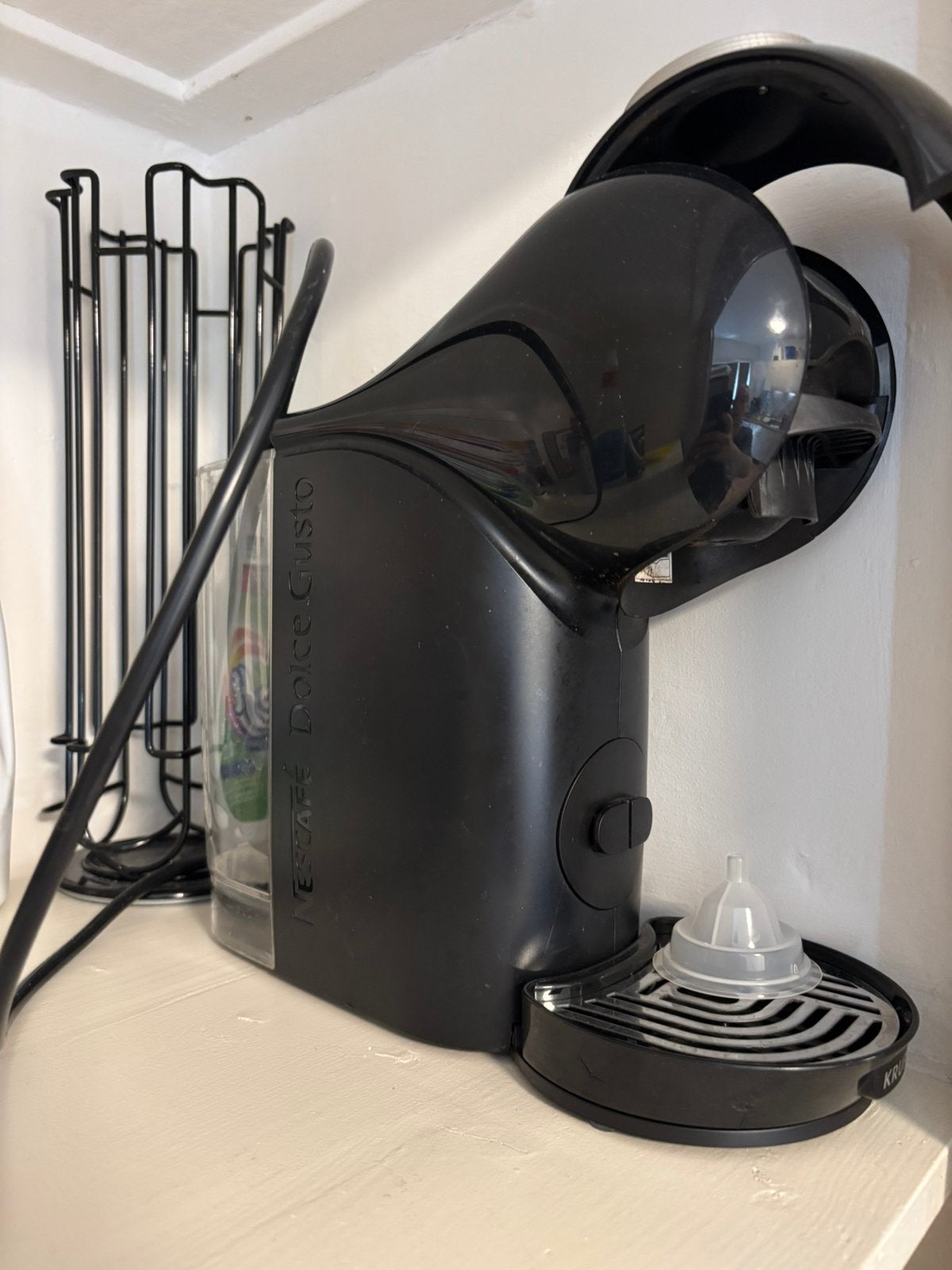 Krups NESCAFÉ Dolce Gusto Mini Me KP1238, Ophalen, Koffiemachine, Zo goed als nieuw, Koffiepads en cups