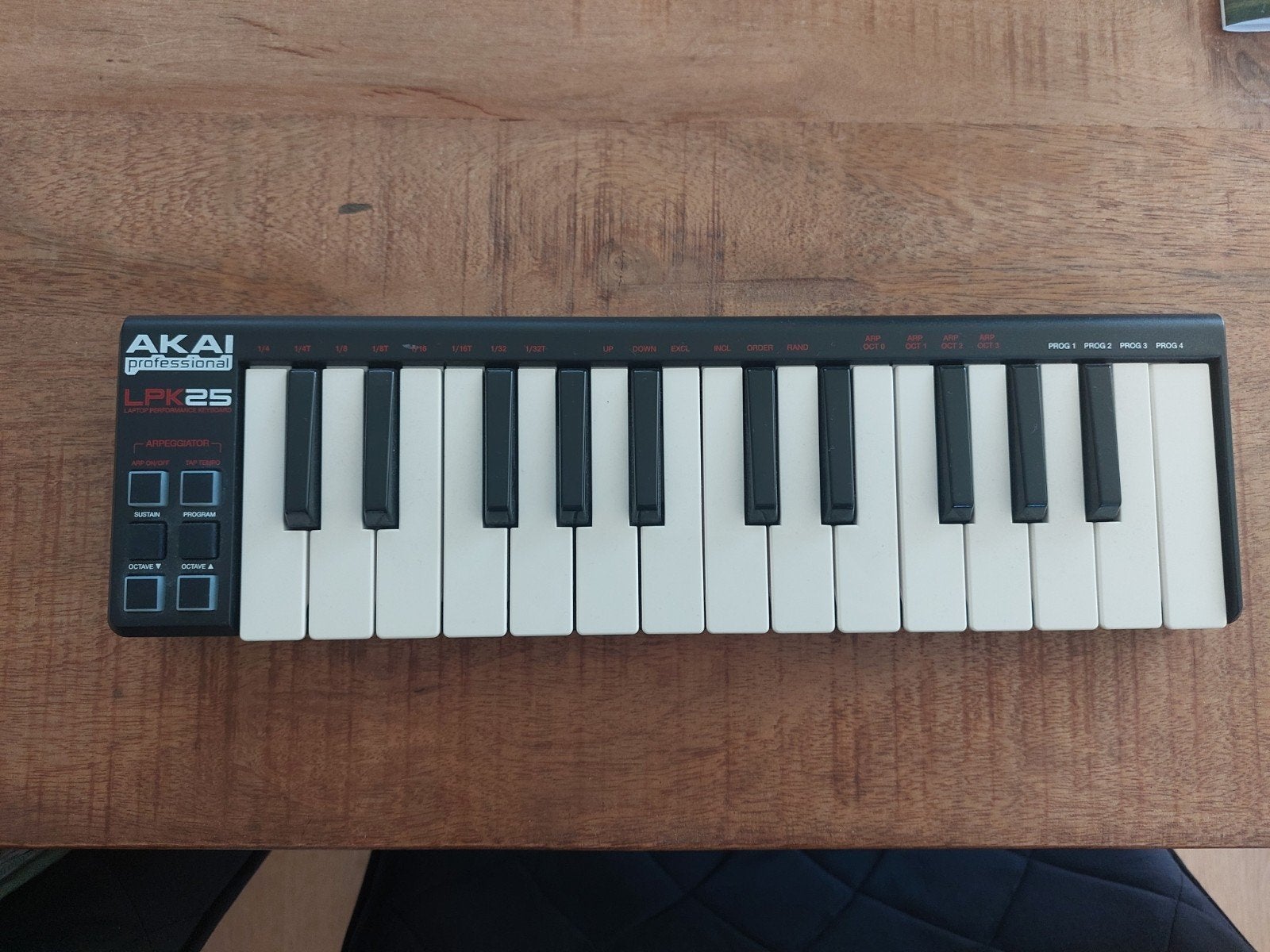 Akai Professional LPK25 MIDI Keyboard Controller, Overige aantallen, Zo goed als nieuw, Aanslaggevoelig, Ophalen