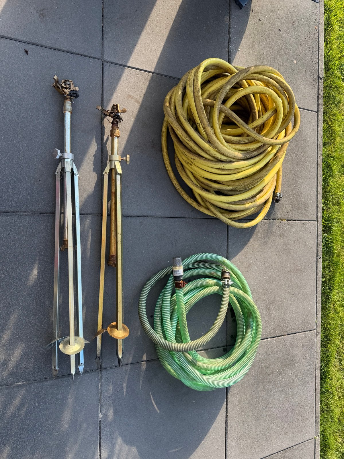 Sproeiers en tuinslangen (2 sproeiers, 2 slangen), Tuin en Terras, Tuinsproeiers, Ophalen, Gebruikt, Kanonsproeier