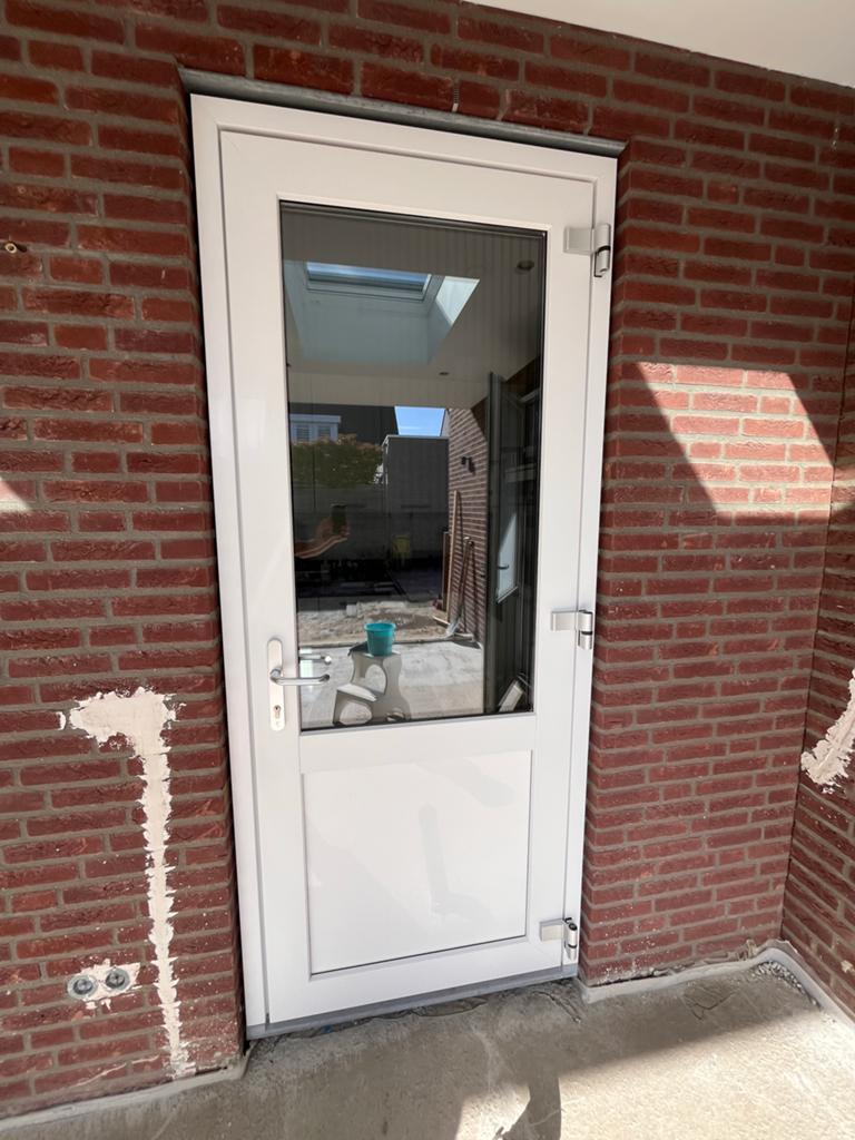 Witte kunststof buitendeur met HR++ glas en SKG-keurmerk, Doe-het-zelf en Verbouw, Deuren en Horren, Ophalen, Kunststof, 80 tot 100 cm
