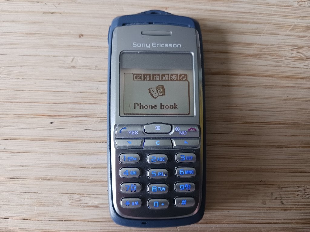 Sony Ericsson T600 - Kleinste telefoon uit 2002., Gebruikt, Geen camera, Ophalen of Verzenden, Klassiek of Candybar