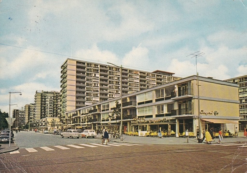 750K Rotterdam Karel Doormanstraat met Capri IJs en Moonen b, Ophalen of Verzenden, 1960 tot 1980, Gelopen, Zuid-Holland