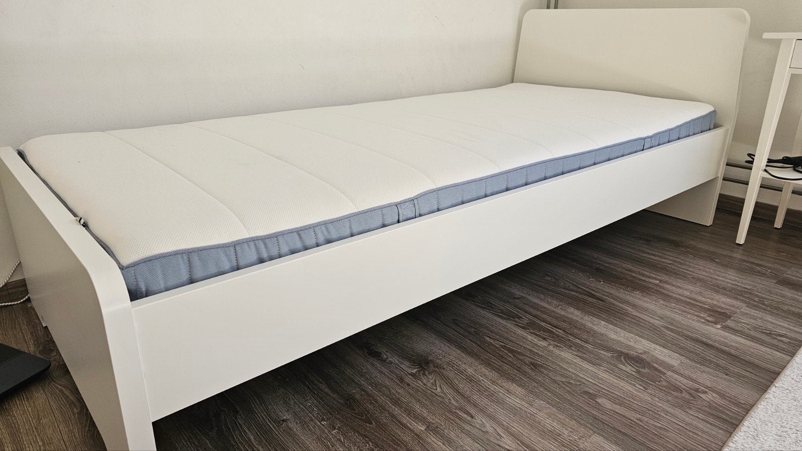 Wit bedframe met matras - Zo goed als nieuw, Ophalen, 90 cm, Eenpersoons, Wit
