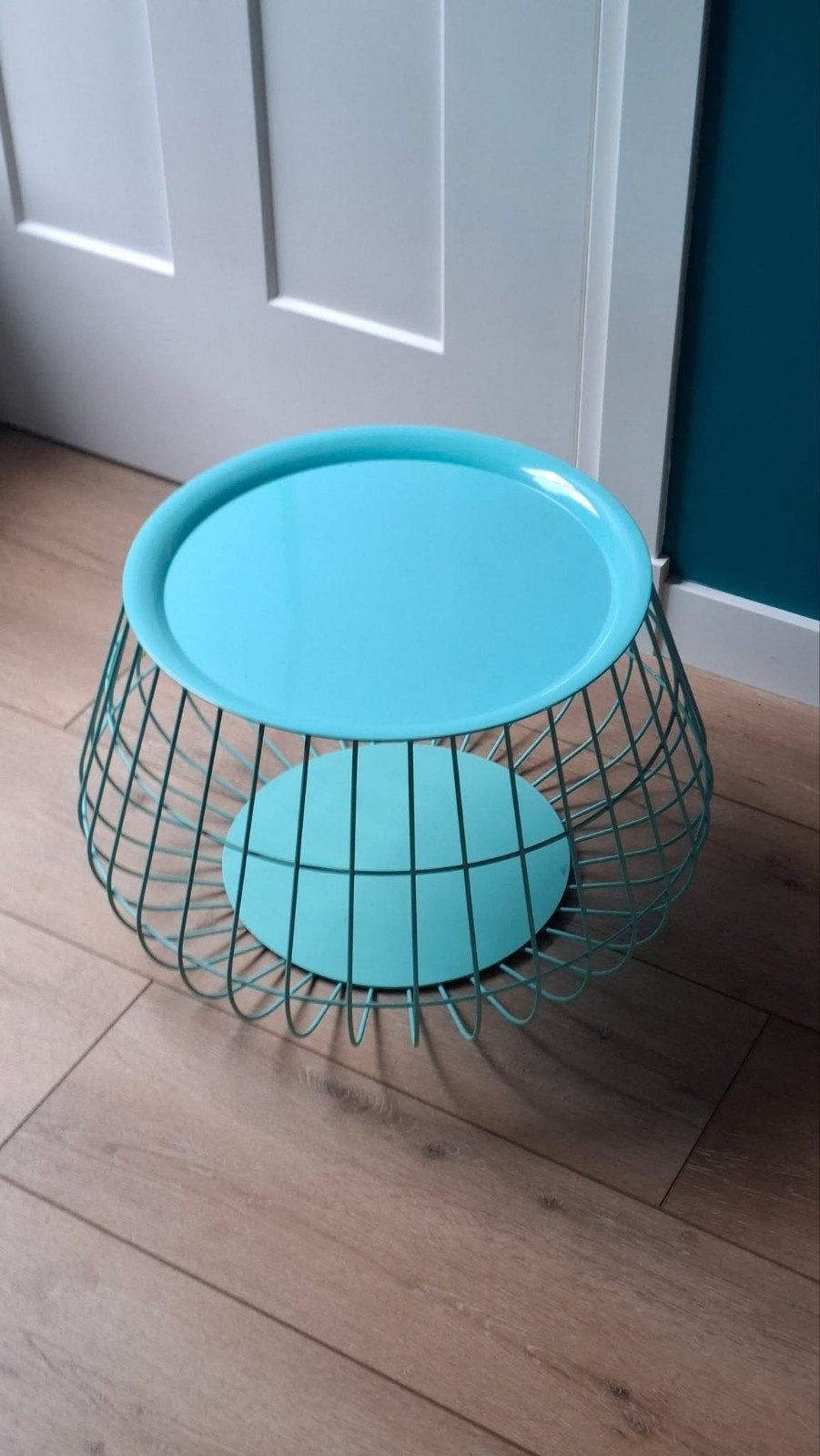 Leuke turquoise bijzettafel / salontafel, Minder dan 45 cm, Gebruikt, Metaal of Aluminium, Rond