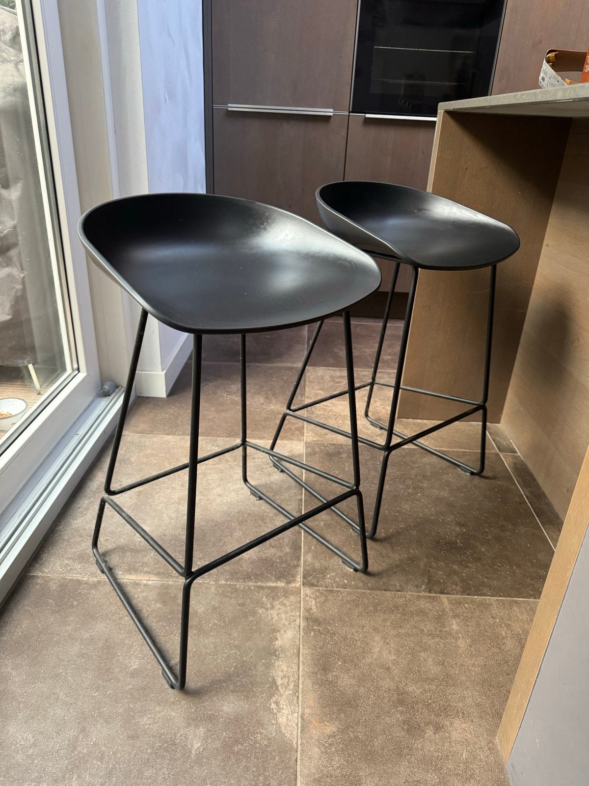 Set van 2 zwarte HAY barkrukken - Modern design, Ophalen, Kunststof, Gebruikt, 60 tot 90 cm