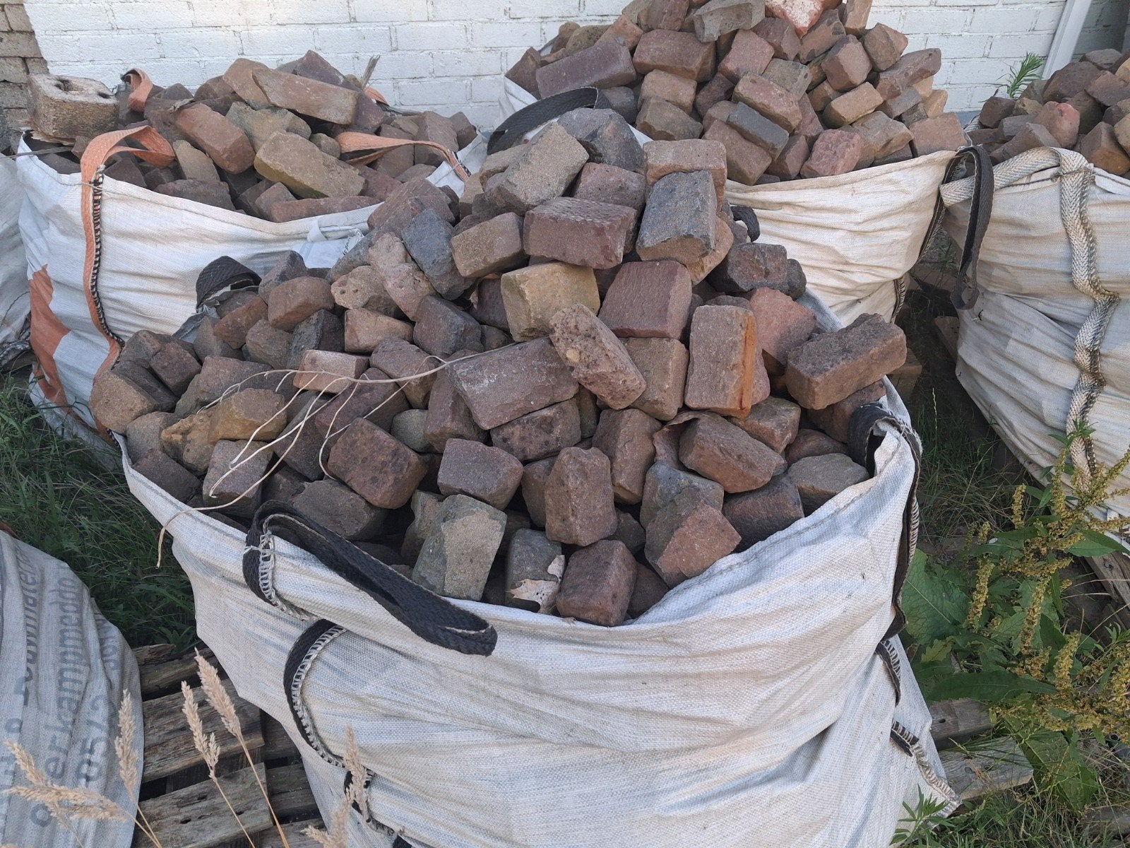 Oude gebakken waaltjes - voornamelijk breuk, Tuin en Terras, Ophalen of Verzenden, Gebruikt