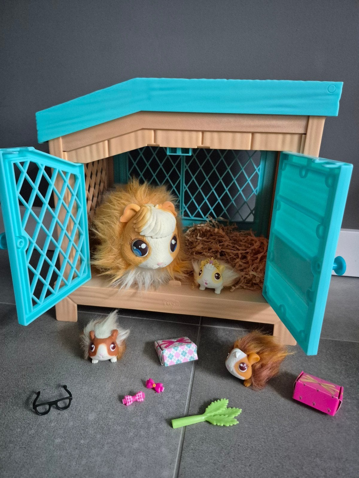 Pets Alive Mama Surprise cavia met baby's, Ophalen of Verzenden, Zo goed als nieuw, Jongen of Meisje