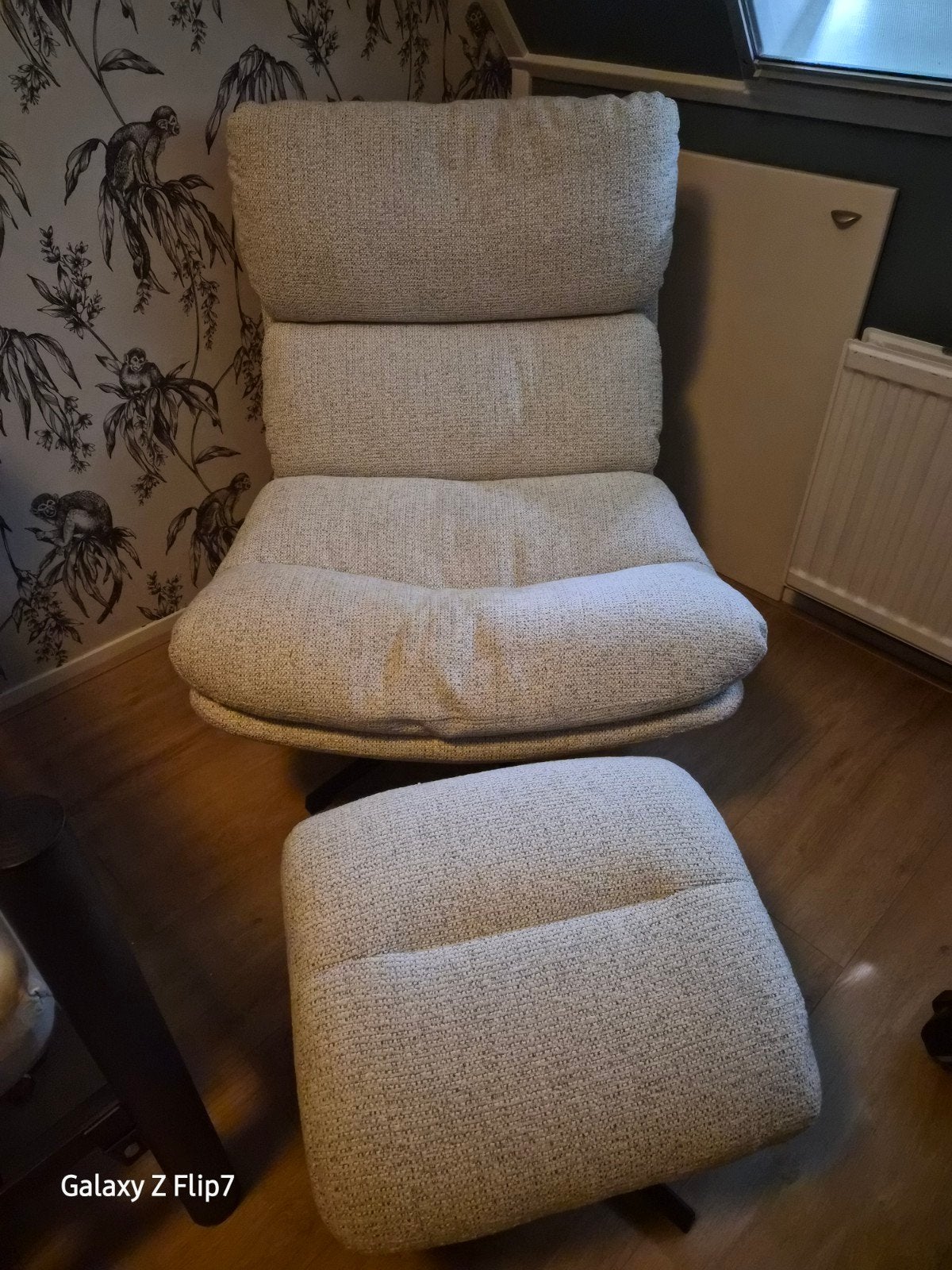 Nieuwe draai fauteuil plus voetenbankje, Ophalen, Nieuw, Minder dan 75 cm, 50 tot 75 cm