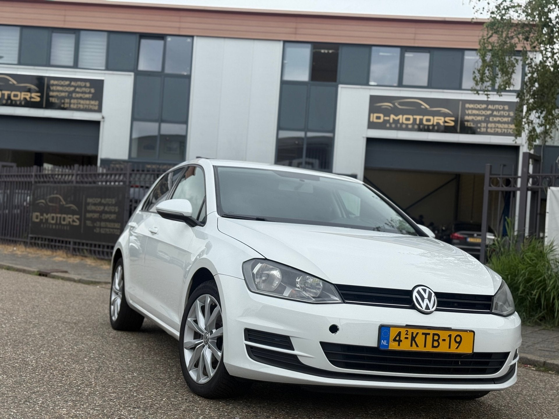 Volkswagen Golf 1.2 TSI Trendline Luxe uitvoering nap apk na, Auto's, Voorwielaandrijving, Euro 5, 86 pk, 4 cilinders