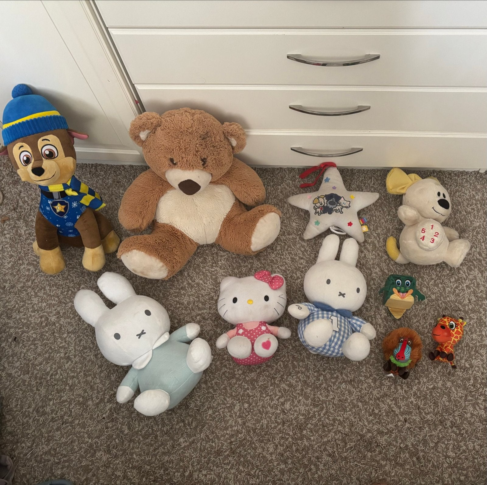 Grote collectie knuffels: Nijntje, Hello Kitty, Paw Patrol, Kinderen en Baby's, Speelgoed | Knuffels en Pluche, Ophalen, Met geluid