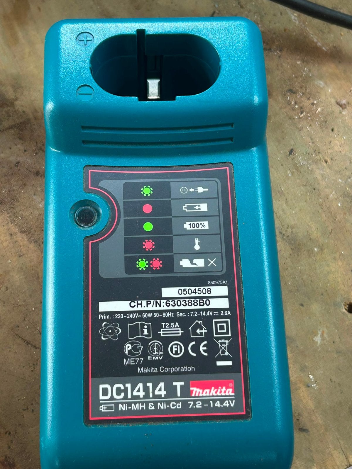 Makita DC1414 T Acculader Ni-MH & Ni-Cd 7.2-14.4V, Ophalen of Verzenden, Gebruikt