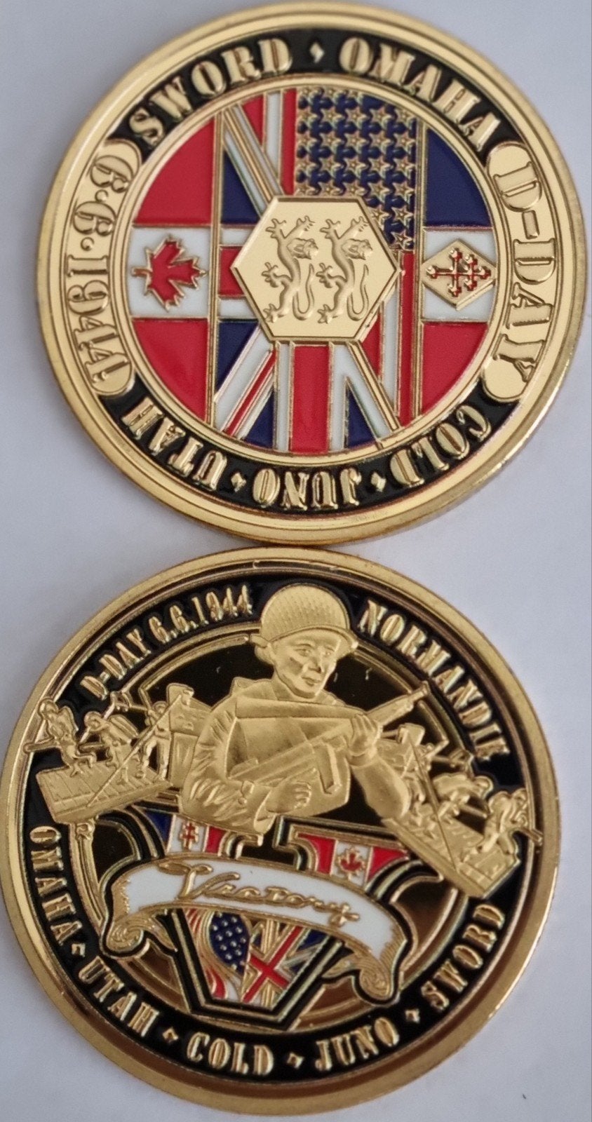 D-Day Herdenkingsmunt en Sint Christoffel Medaille, Verzenden, Overige materialen, Buitenland