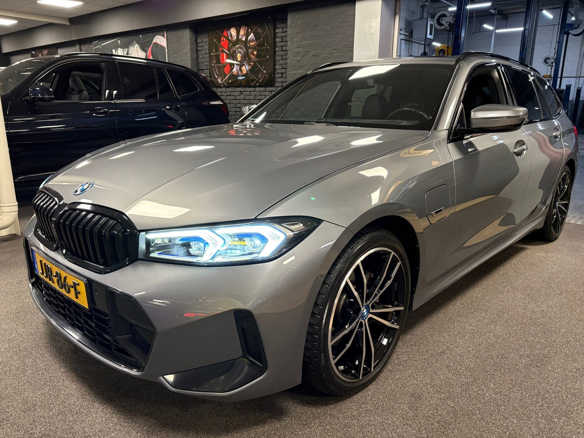 BMW 3-serie Touring 330e xDrive M-pakket facelift / Panorama, Gebruikt, 4 cilinders, Plug-in hybride, Vierwielaandrijving