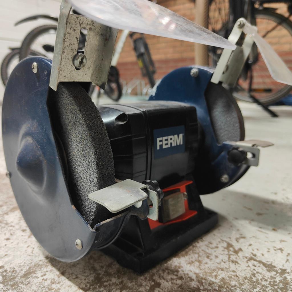 Ferm BGM1019 bankslijpmachine, Ophalen of Verzenden, Gebruikt, Werkbankslijpmachine