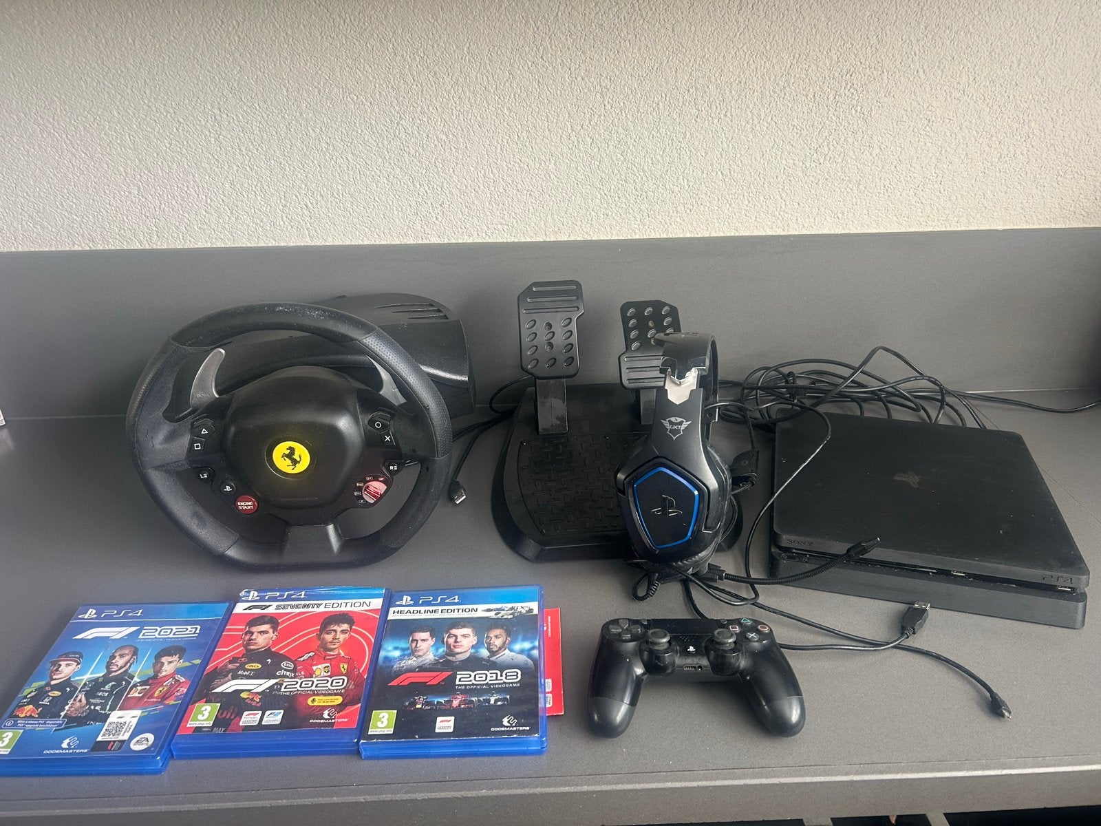 Playstation 4 met Formule 1 stuur, pedalen en 3 games, Ophalen of Verzenden, Met 1 controller, Slim, Gebruikt