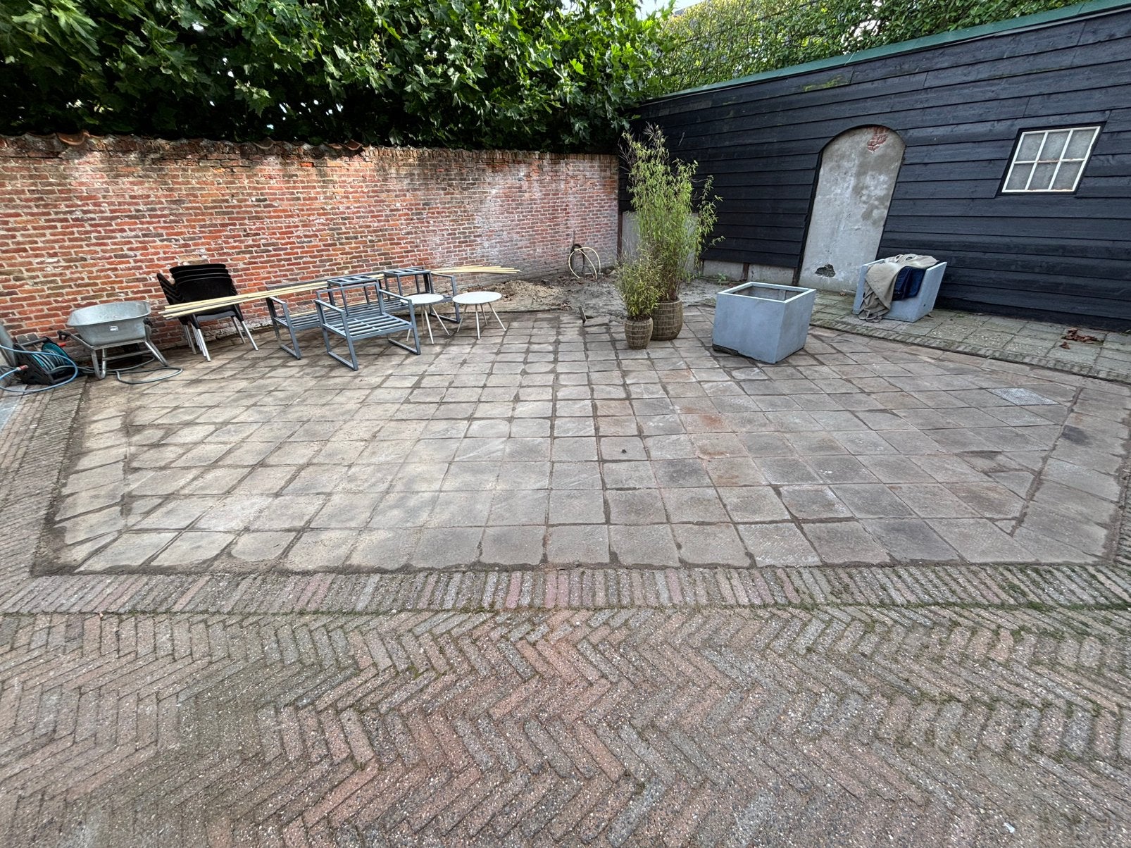 GRATIS betontegels 30x30cm: ca. 30m2 (zelf uithalen), Ophalen, Gebruikt, Beton, Terrastegels