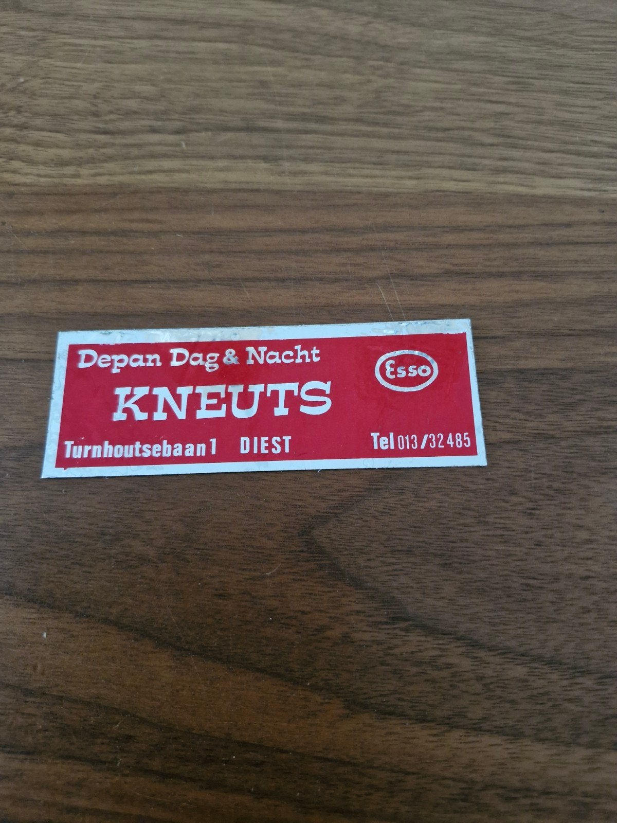421 Vintage Esso Kneuts Sticker - Depan Dag & Nacht Diest, Ophalen of Verzenden, Zo goed als nieuw, Sticker