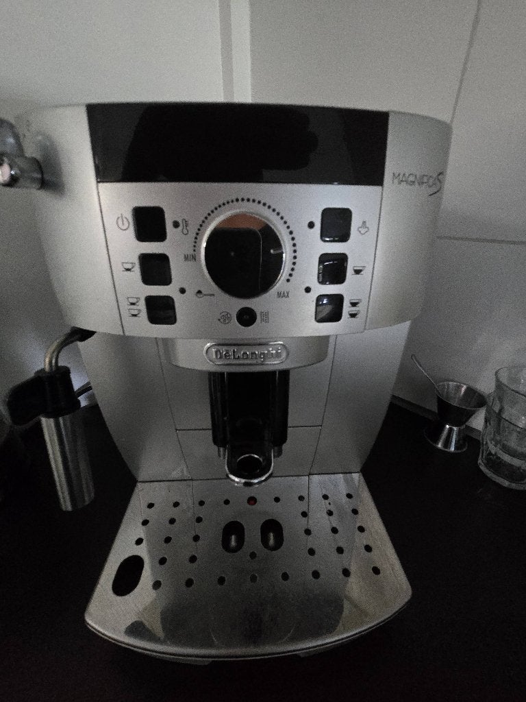 Delonghi Magnifica S incl. Handleiding, Ophalen, Gebruikt, Espresso apparaat, 4 tot 10 kopjes