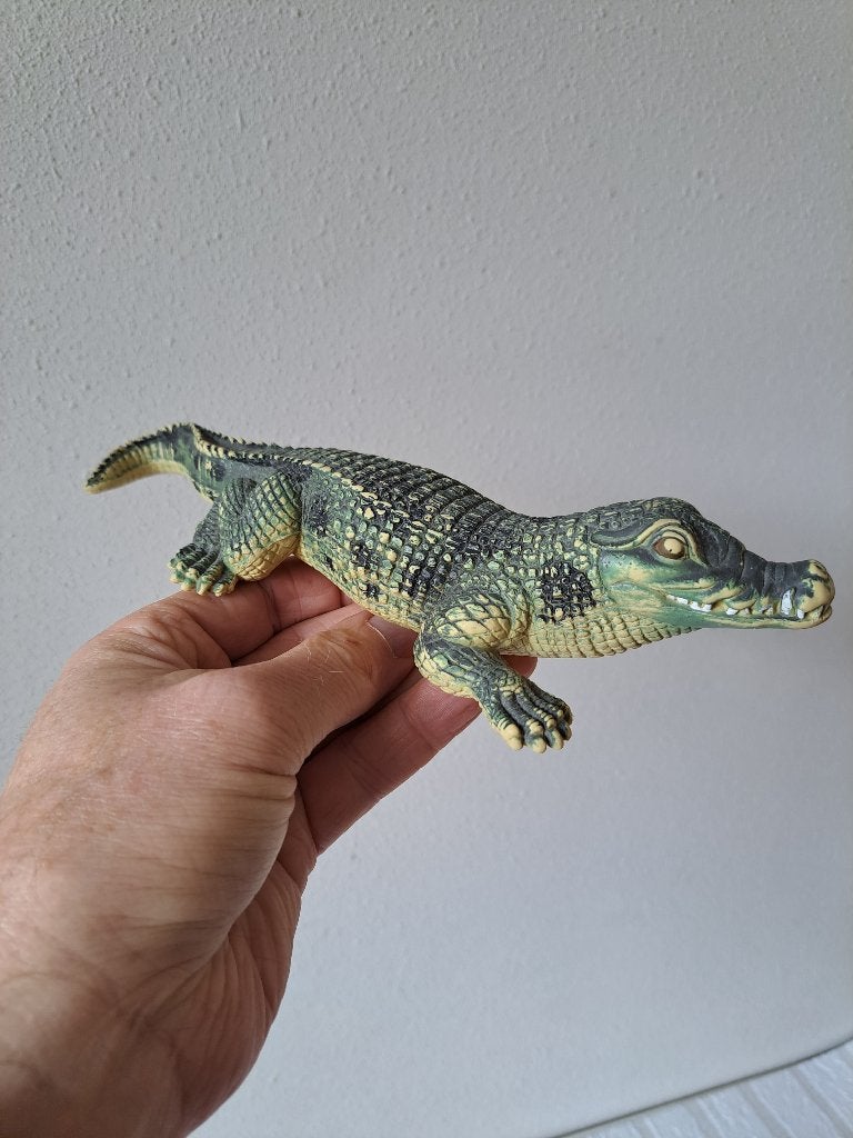 Alligator U.K.R.D. 1992 Rubber 24 cm, Ophalen of Verzenden, Zo goed als nieuw, Dier