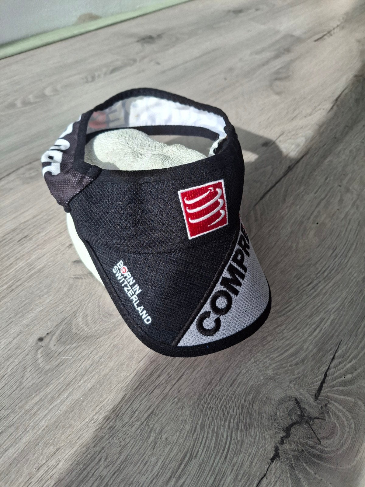 Compressport visor/ zonneklep  bijna gratis, Maat 52/54 (L), Zwart, Ophalen of Verzenden, Zo goed als nieuw