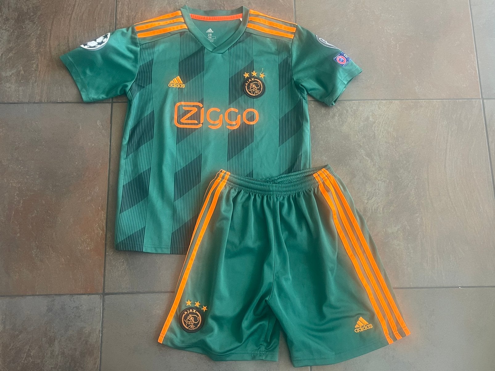 Ajax tenue groen adidas maat 176, Adidas, Jongen of Meisje, Sport- of Zwemkleding, Ophalen of Verzenden
