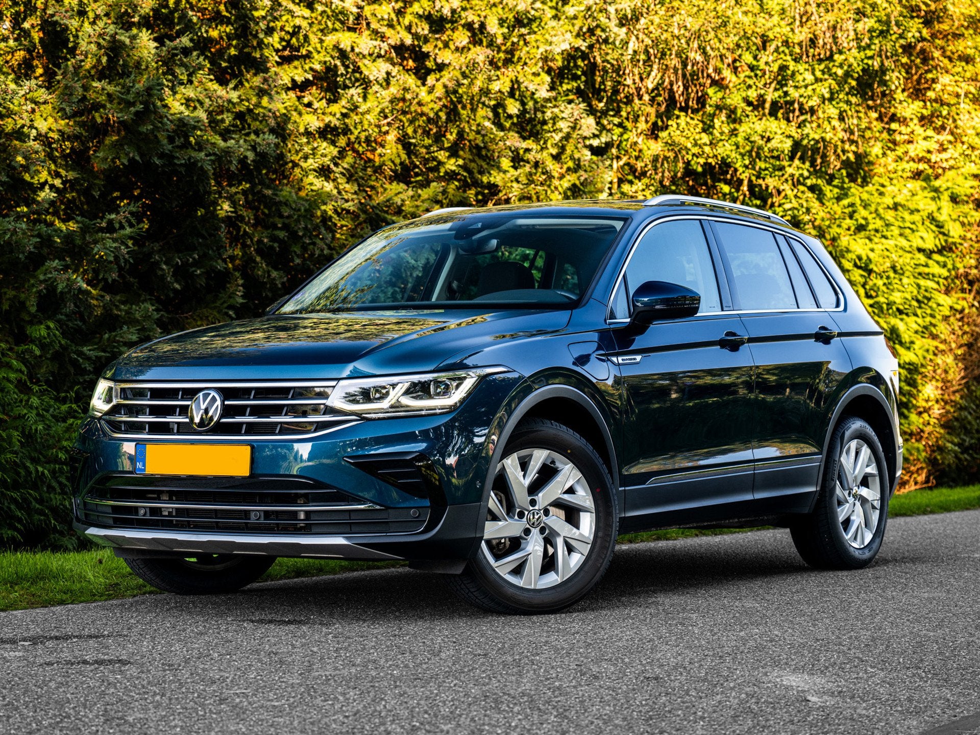 Volkswagen TIGUAN 1.4 TSI eHybrid Elegance Panoramadak, Auto's, Dealer onderhouden, 4 cilinders, 150 pk, Blauw