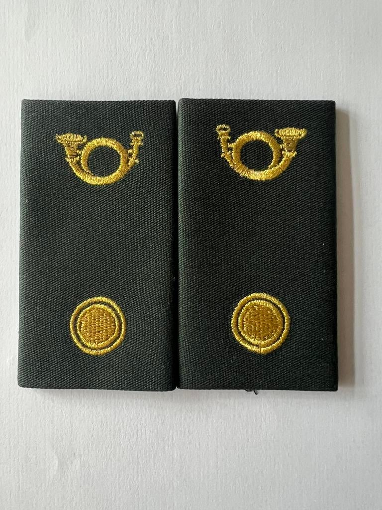 Set rangen Kapelmeester gele hoorn DT2000 blouse, Verzamelen, Militaria | Algemeen, Verzenden, Landmacht, Nederland, Embleem of Badge
