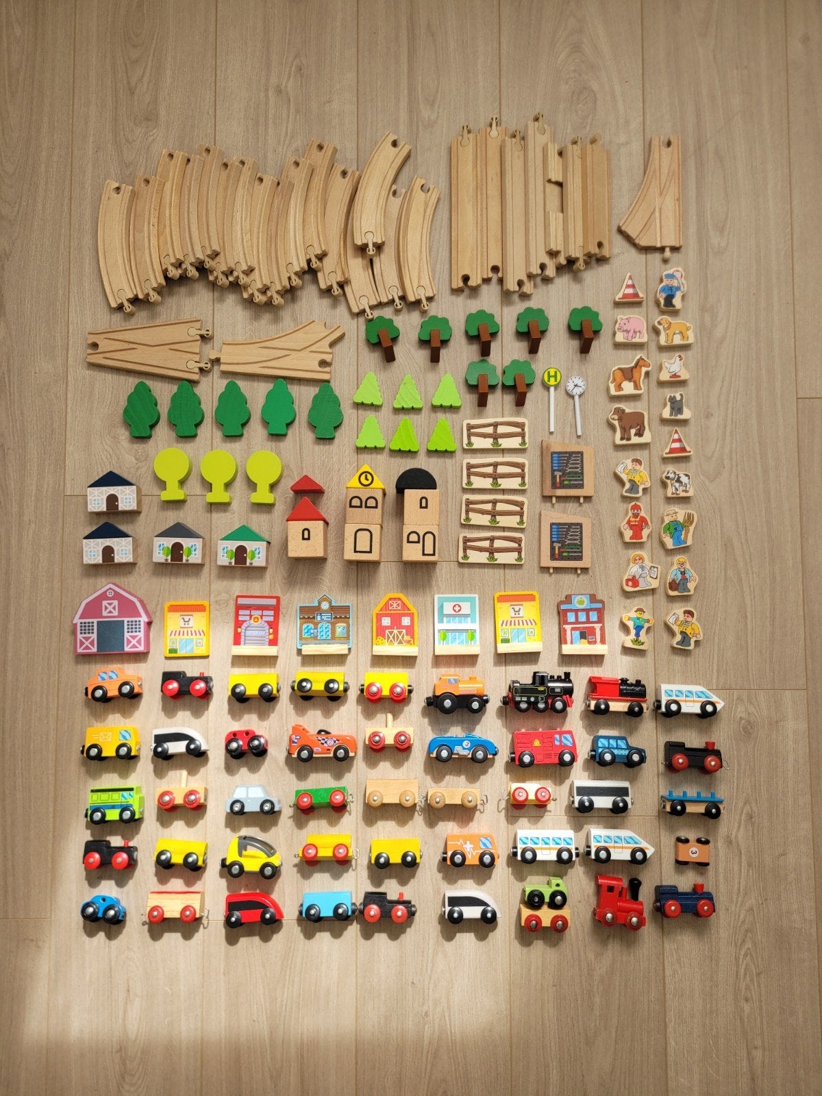 Grote set houten treinbaan/spoor, treintjes en accessoires, Ophalen, Gebruikt