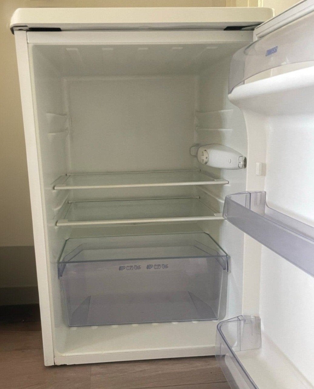 Goed werkende Zanussi tafelmodel koelkast - Compact en effic, Witgoed en Apparatuur, 100 tot 150 liter, Energieklasse A of zuiniger