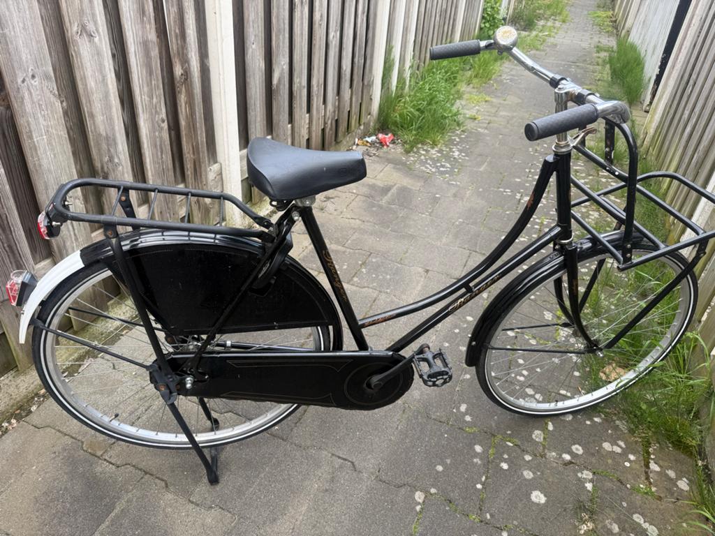 Mooie zwarte omafiets 28 inch - Goede staat, Fietsen en Brommers, Fietsen | Dames | Omafietsen, Gebruikt, Ophalen of Verzenden