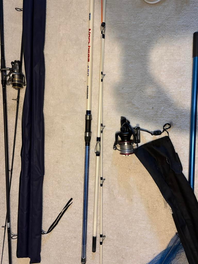 2 zeevis hengels en benodigheden, Watersport en Boten, Ophalen, Zo goed als nieuw, Complete set