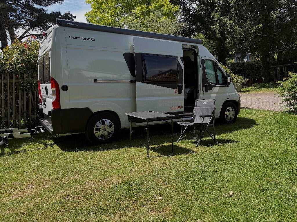 Buscamper Sunlight Cliff 600 Entry, Caravans en Kamperen, Buscamper of Camperbus, Sunlight, Ringverwarming, Tot en met 2