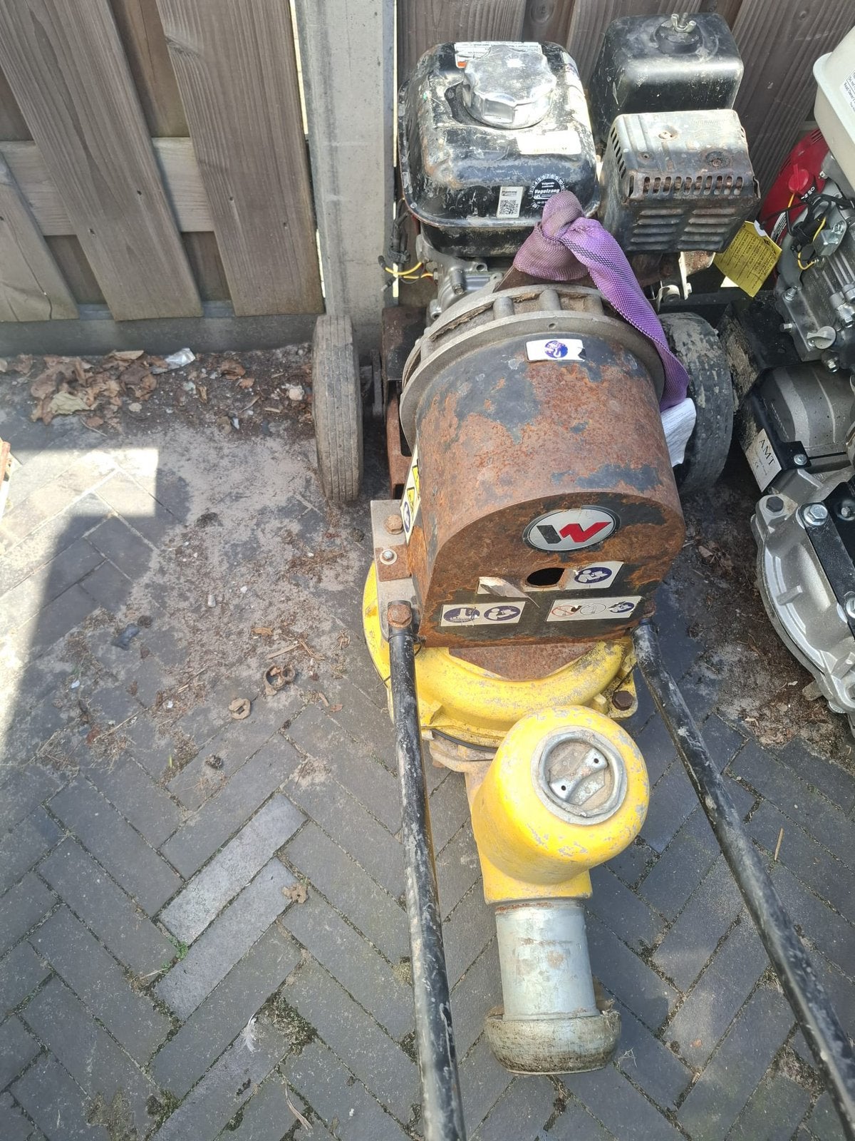 Waterpomp met slang, Doe-het-zelf en Verbouw, Gereedschap | Machine-onderdelen en Toebehoren, Ophalen, Zo goed als nieuw