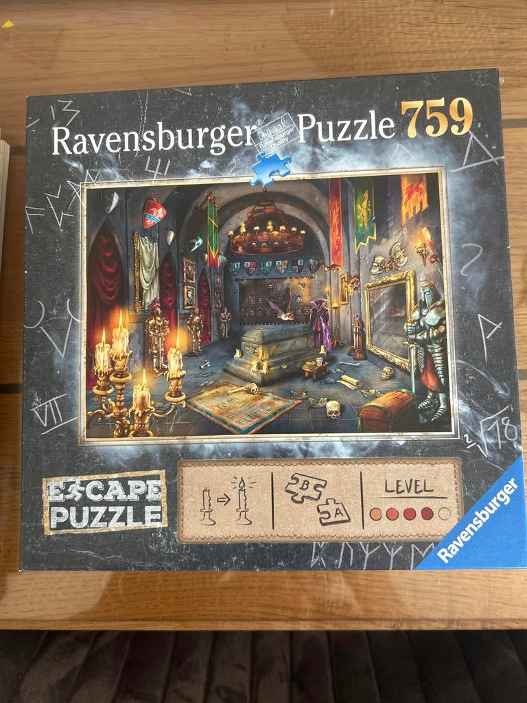Ravensburger Escape Puzzle 759 stukjes - Kasteel, Ophalen, 500 t/m 1500 stukjes, Zo goed als nieuw, Legpuzzel