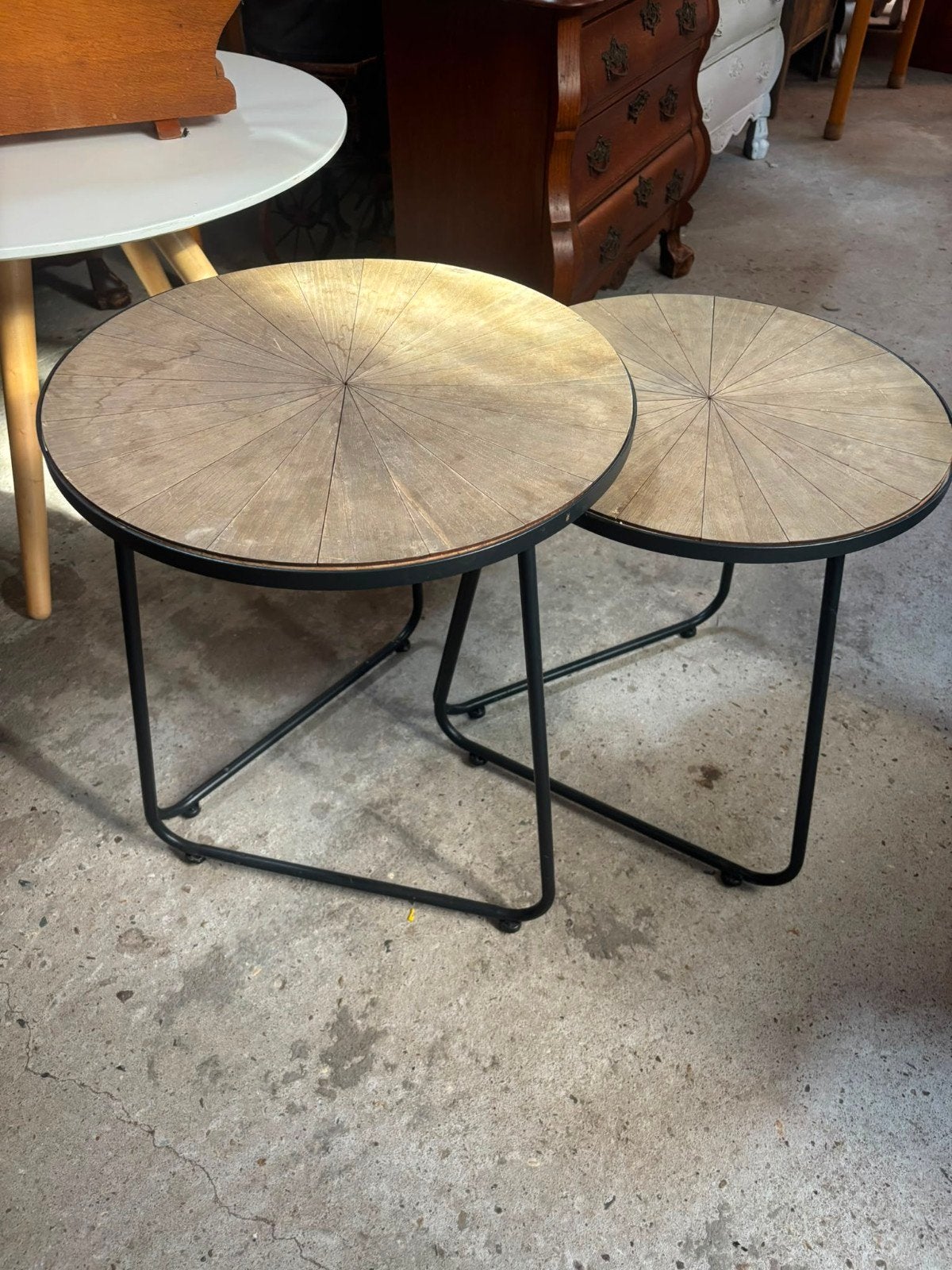 2 bijzettafeltjes, Ophalen