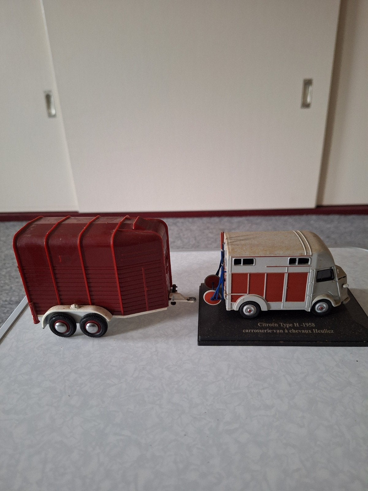 Citroën Type H-1958 met paardentrailer - Modelauto, Overige merken, Auto, 1:32 tot 1:50, Ophalen of Verzenden