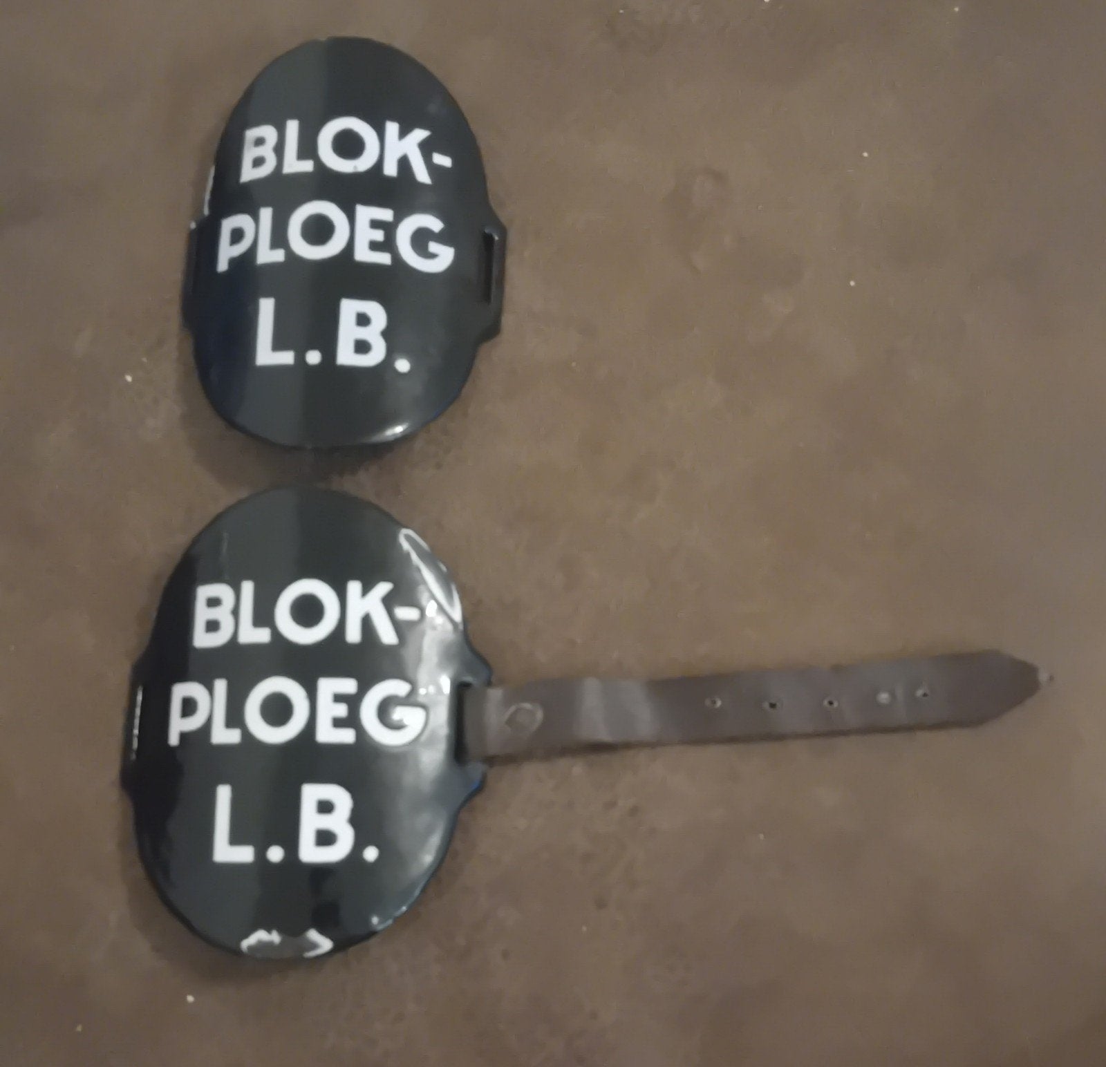 Blok Ploeg Luchtbeschermingsdienst 2x arm schild WW2 WO2, Verzamelen, Militaria | Tweede Wereldoorlog, Ophalen of Verzenden, Nederland