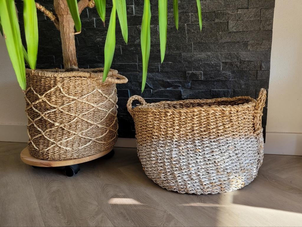 Mand van gevlochten zeegras, Huis en Inrichting, Woonaccessoires | Schalen en Manden, Ophalen, Mand, Zo goed als nieuw, Riet