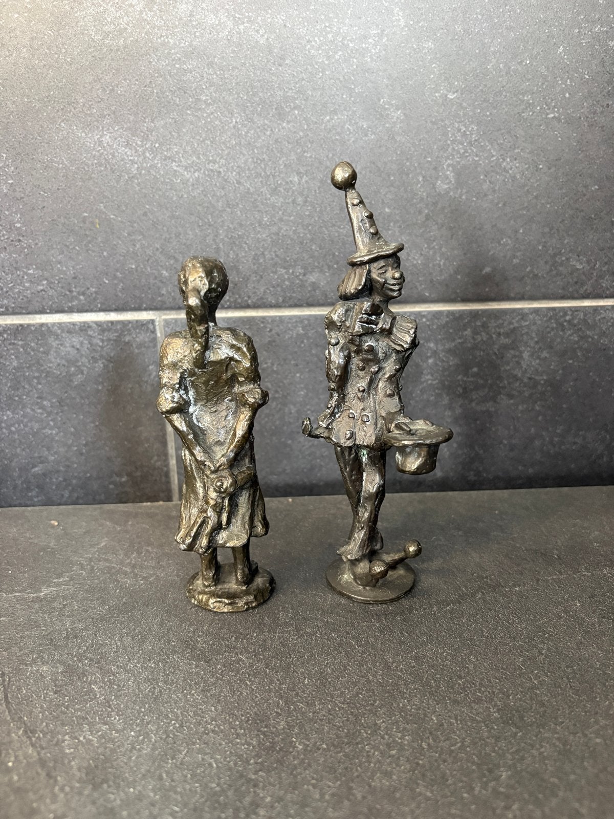 Vintage Bronzen Beeldjes: Meisje en Harlekijn, Antiek en Kunst, Groep mensen, Minder dan 20 cm, Ophalen of Verzenden, Brons